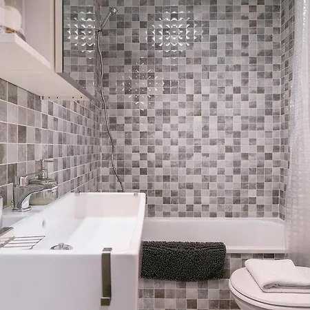 -malagasunapts- Freeparking Rooftoppool Apartment *
